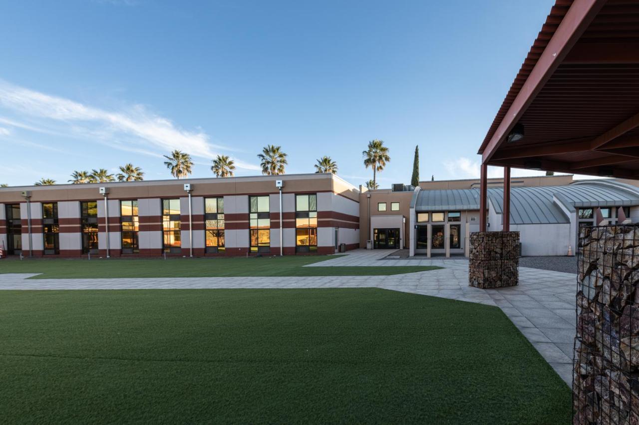 Apache Gold Resort Hotel & Casino Globe Exterior photo